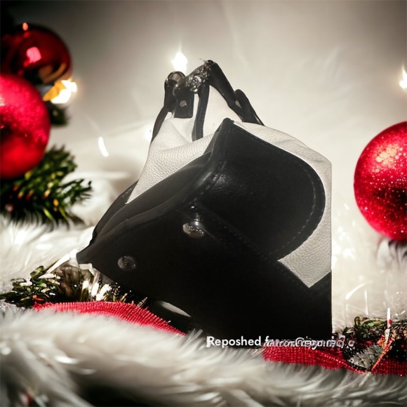 Michael Kors Hamilton Bag, Excellent Style, stunning studded shoulder bag. - Picture 7 of 8